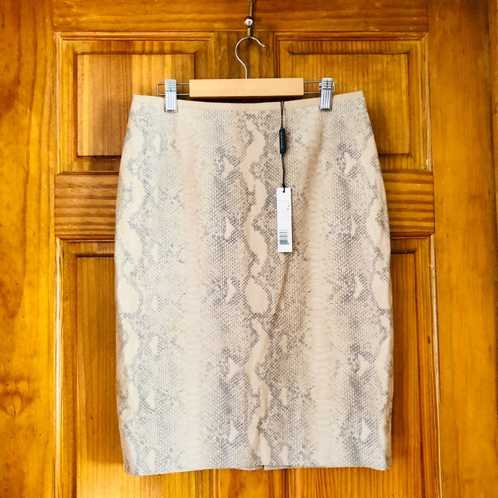 🏷ELIE TAHARI Bennet Leather Skirt